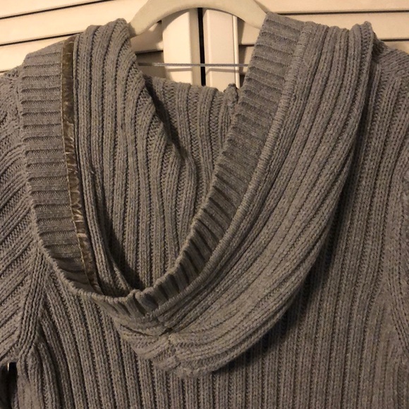 Gray sweater with hood - Picture 4 of 4